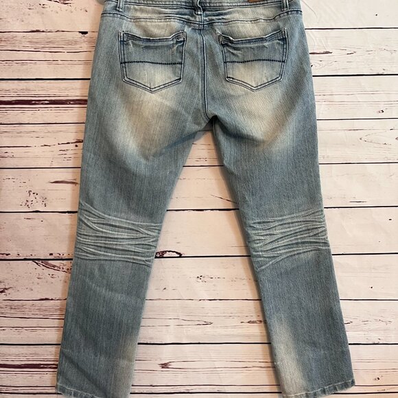 Almost Famous Distressed Low-Rise Straight Leg Jeans | Size 7 Juniors - Picture 2 of 7